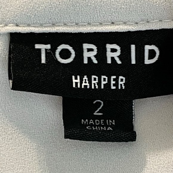 Torrid Women's Plus Size Light Gray 3/4 Sleeve Shirt Top Blouse Sz 2 - Picture 2 of 9